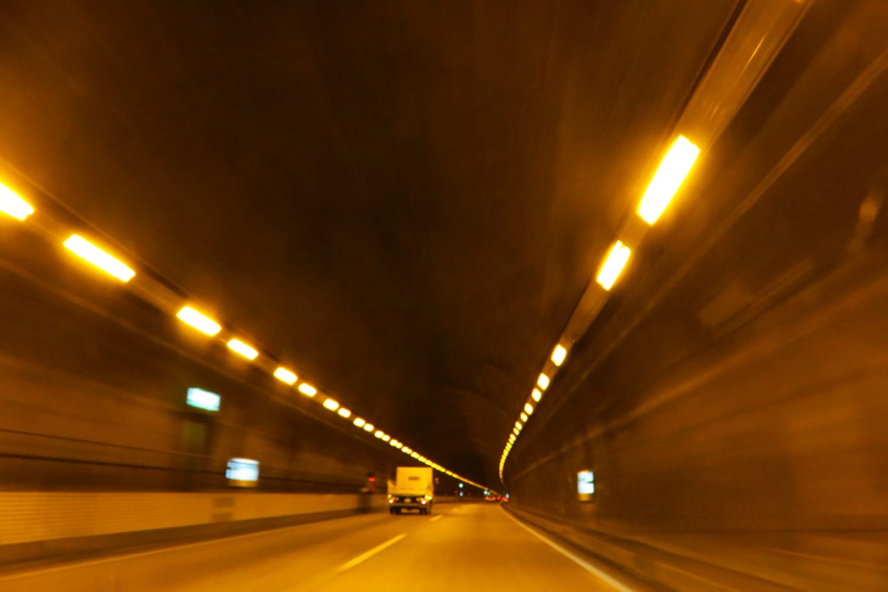 松本市三才山トンネル