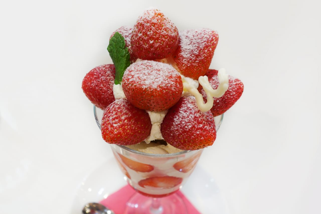 松本市 ほぼ３玉の桃を使ったパフェはいかが 松本市蟻ヶ崎にあるお菓子店が豪華なパフェを提供しています 追記あり 8 14 号外net 松本