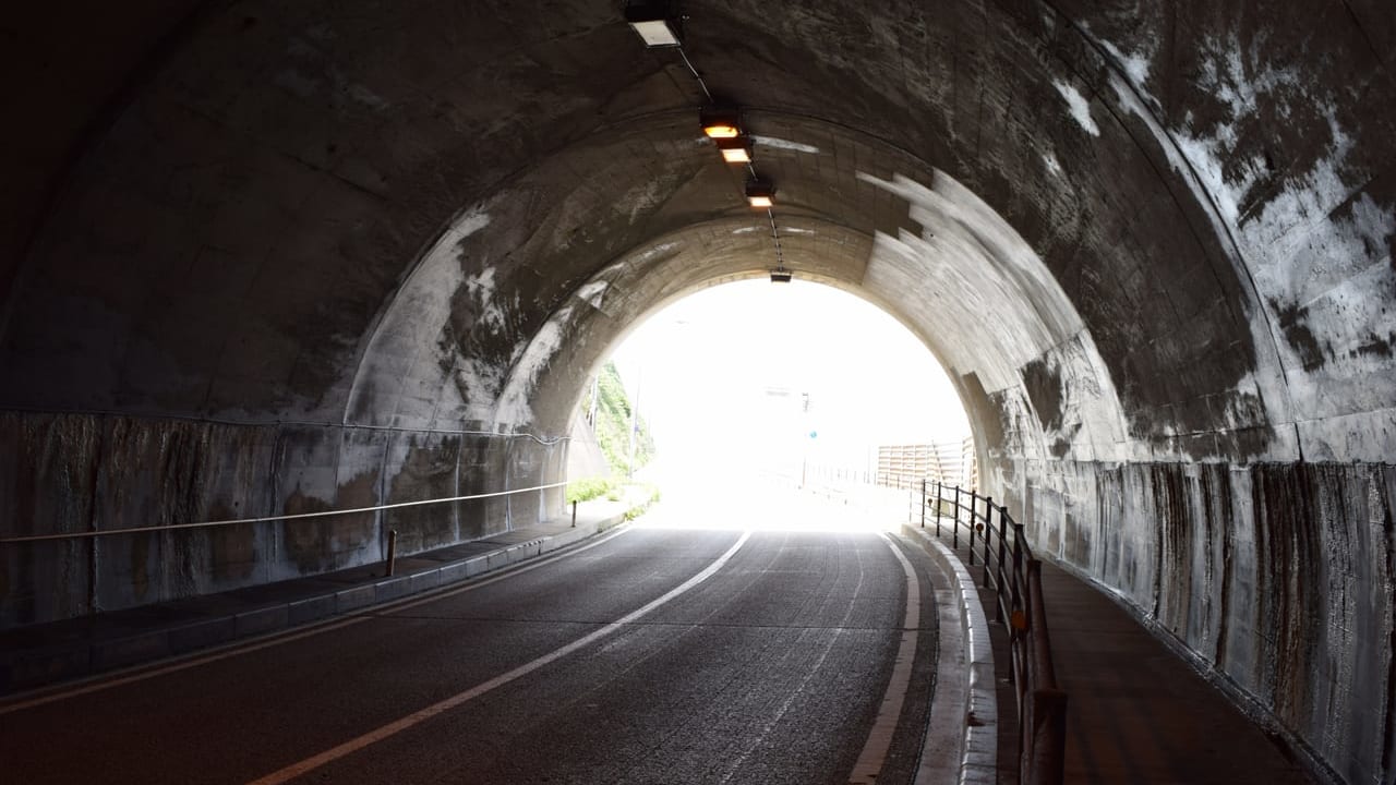 松本市三才山トンネル